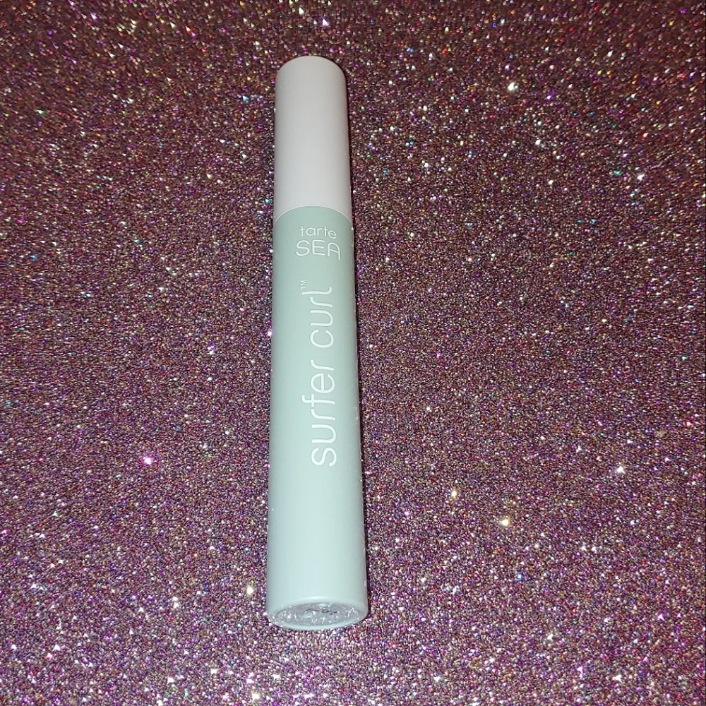 Surfer Curl Volumizing Mascara nourishing volume & curl tarte